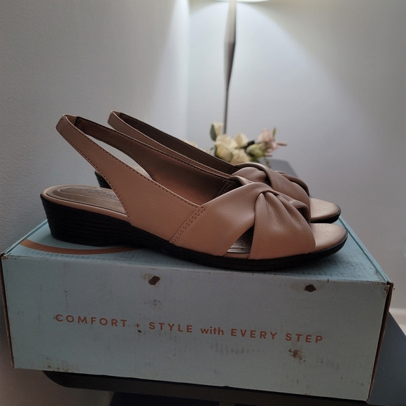 Sandals - Picture 2 of 3